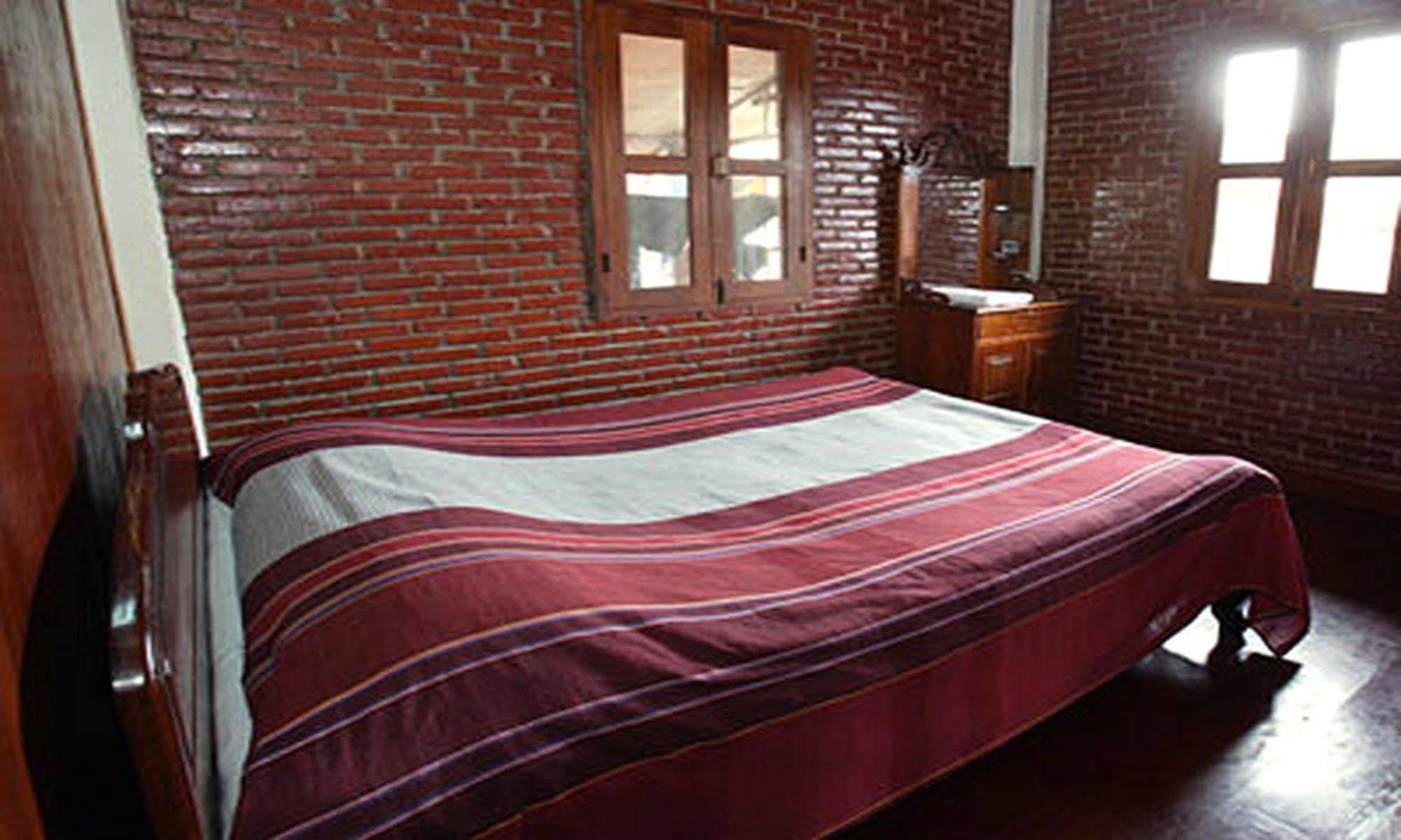 วันวิสา เกสท์เฮาส์ Hotel หลวงพระบาง ภายนอก รูปภาพ