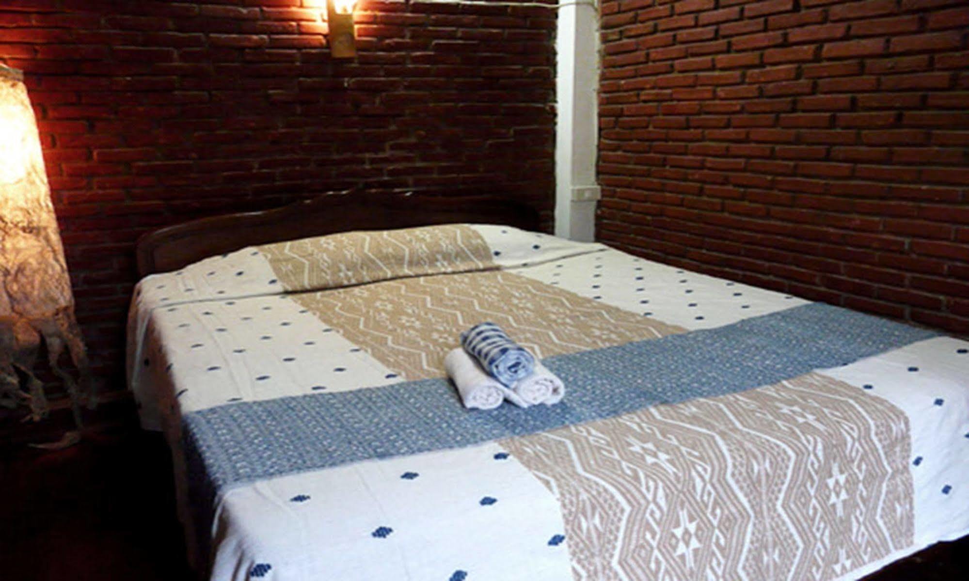 วันวิสา เกสท์เฮาส์ Hotel หลวงพระบาง ภายนอก รูปภาพ