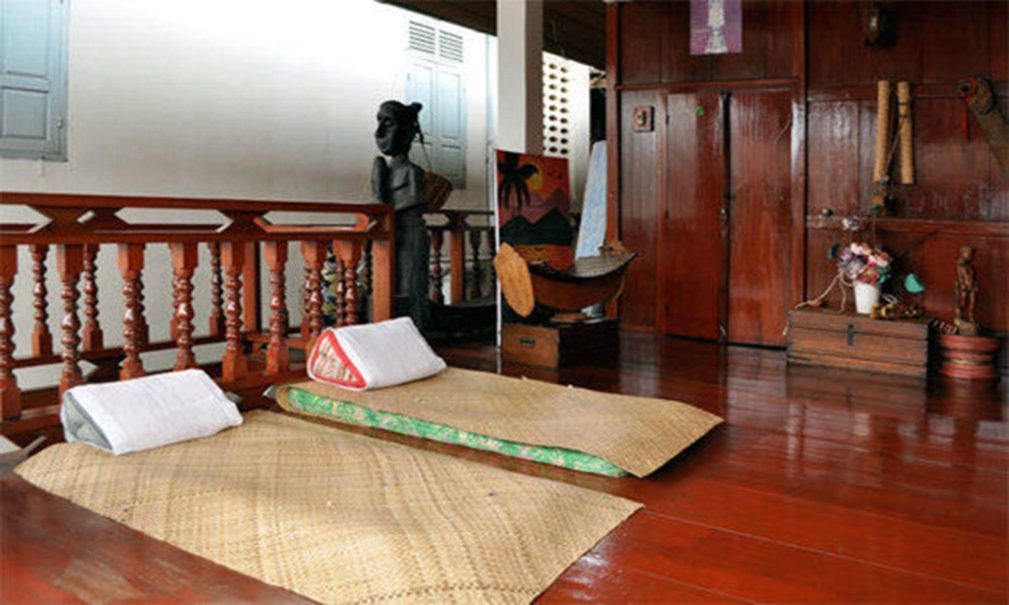 วันวิสา เกสท์เฮาส์ Hotel หลวงพระบาง ภายนอก รูปภาพ
