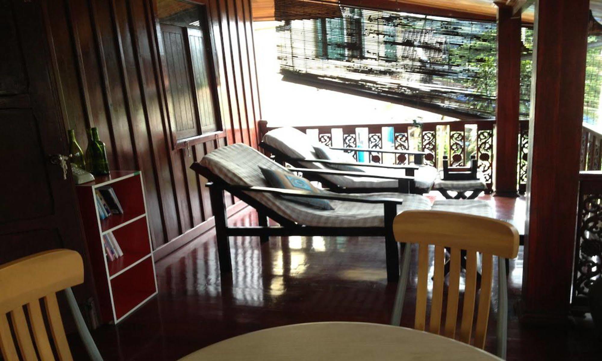 วันวิสา เกสท์เฮาส์ Hotel หลวงพระบาง ภายนอก รูปภาพ