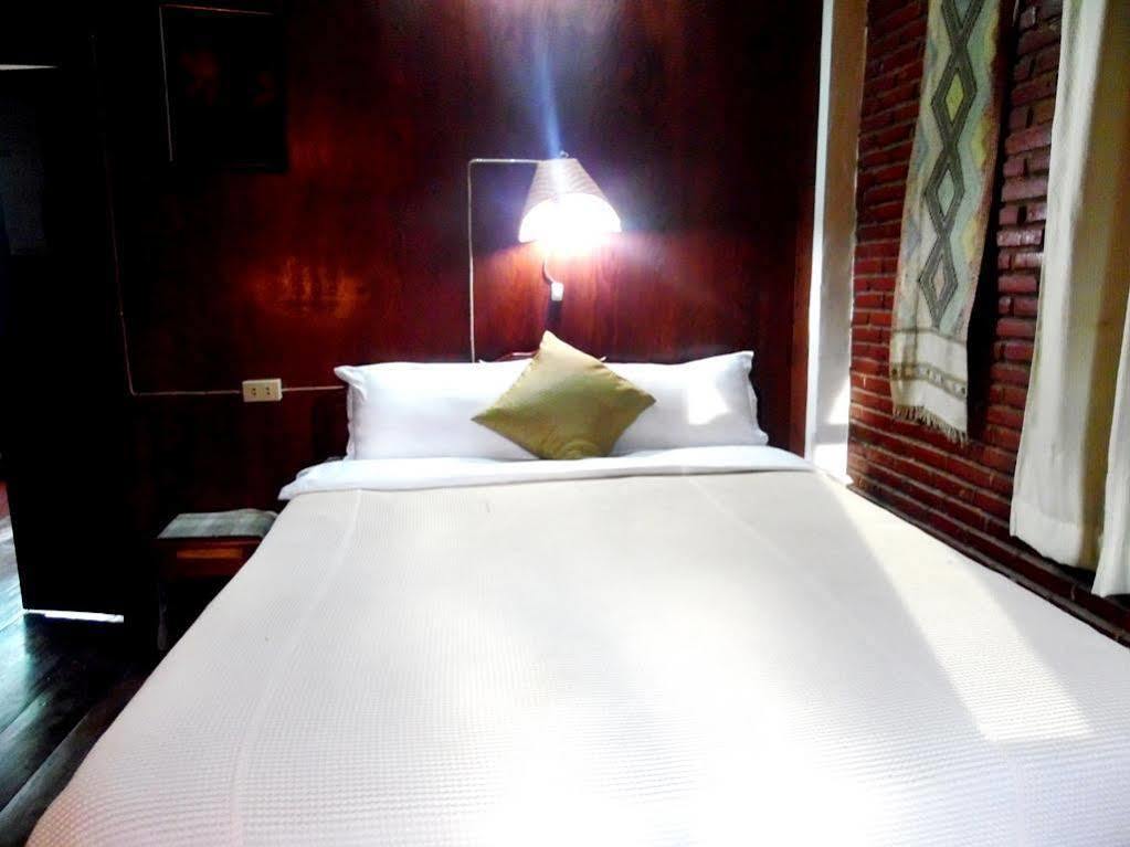 วันวิสา เกสท์เฮาส์ Hotel หลวงพระบาง ภายนอก รูปภาพ